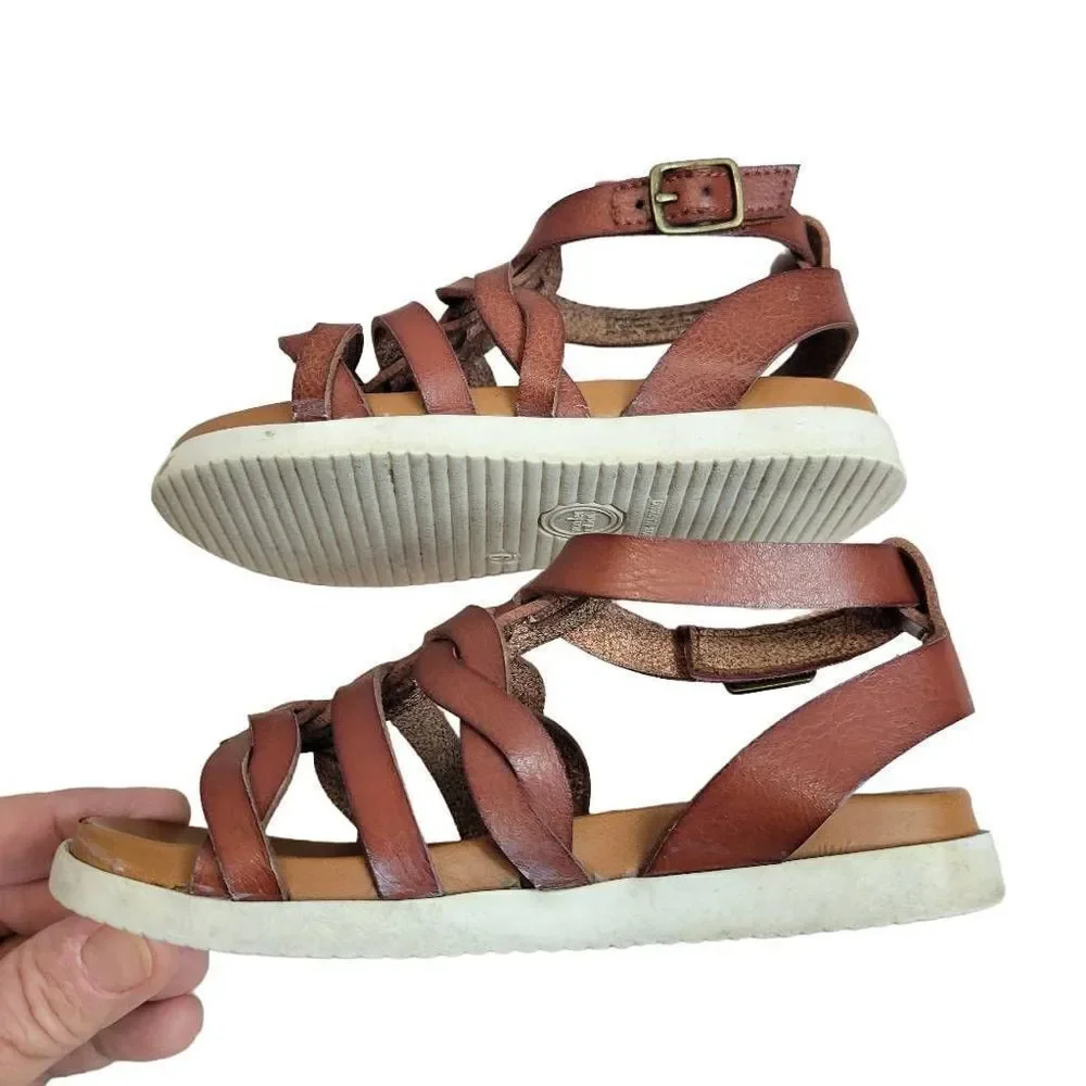 Wonder Nation sandals 9